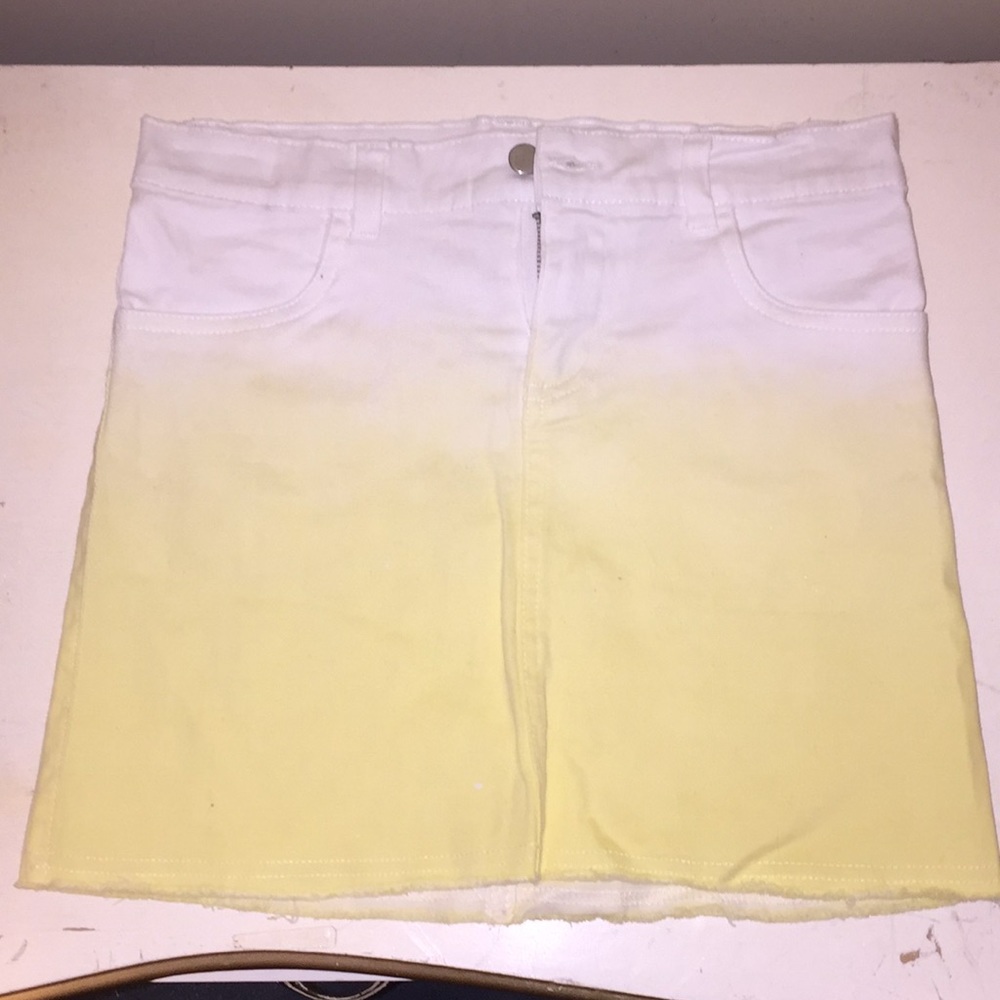 White and yellow skirt
